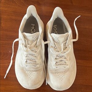 Hoka Clifton 10 - women’s - size 7 - white - used